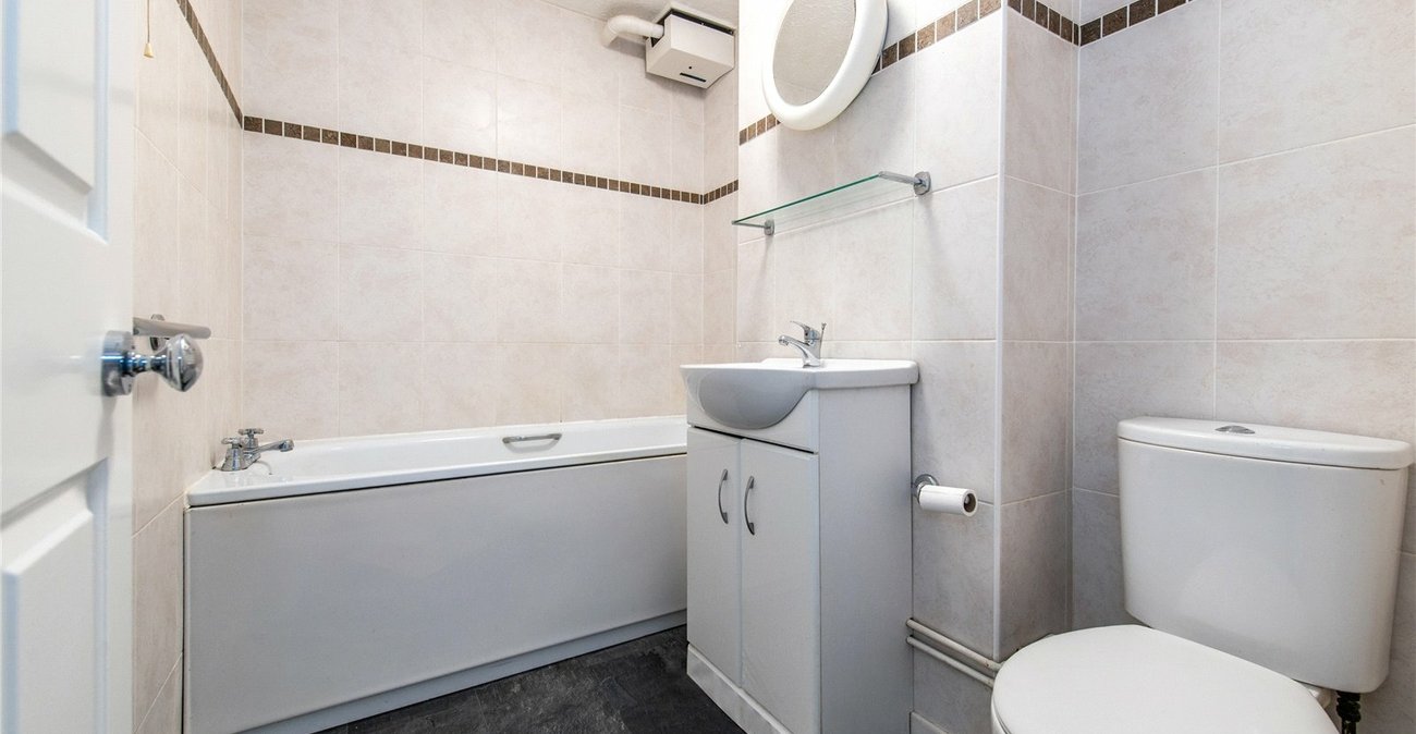 2 bedroom property for sale in West Street | Robinson Michael & Jackson