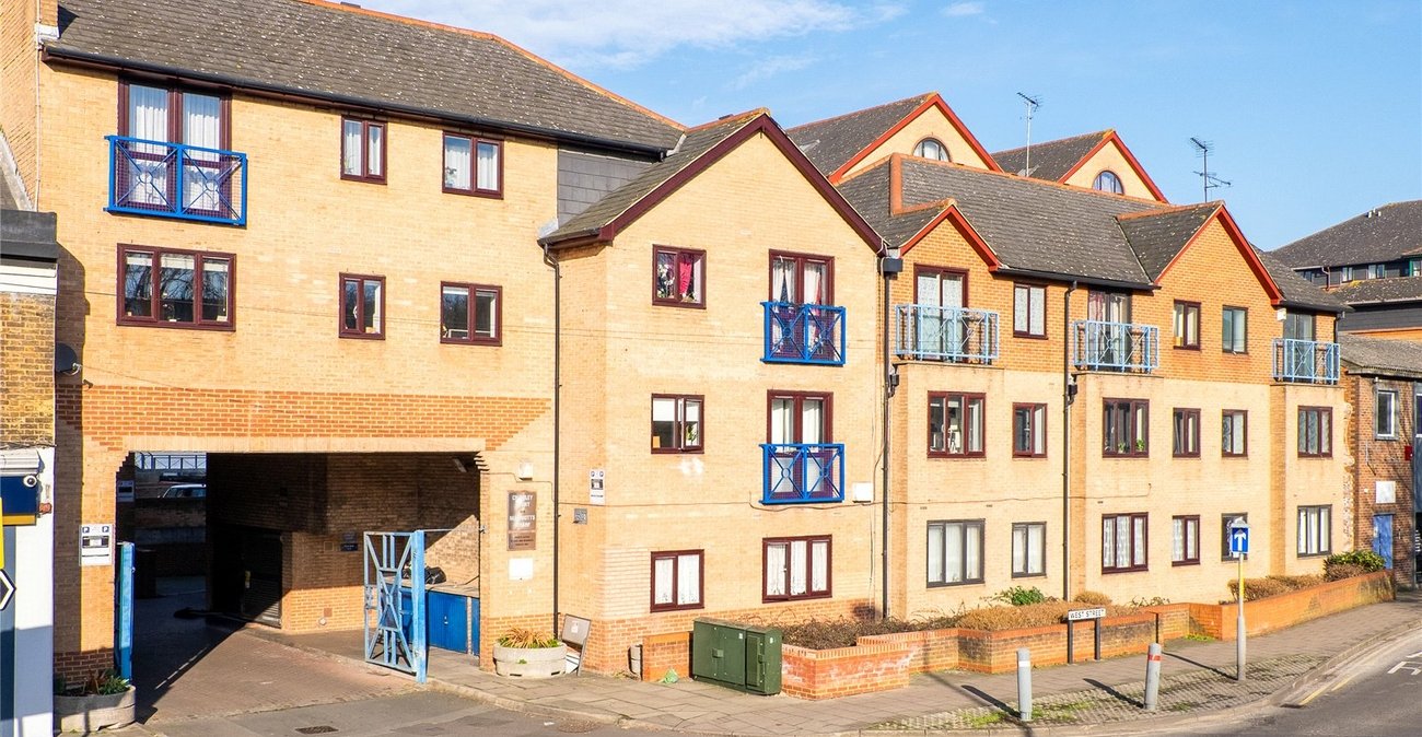 2 bedroom property for sale in West Street | Robinson Michael & Jackson