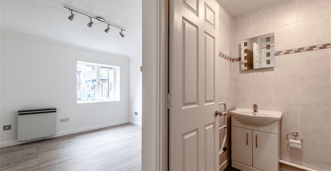 2 bedroom property for sale in West Street | Robinson Michael & Jackson