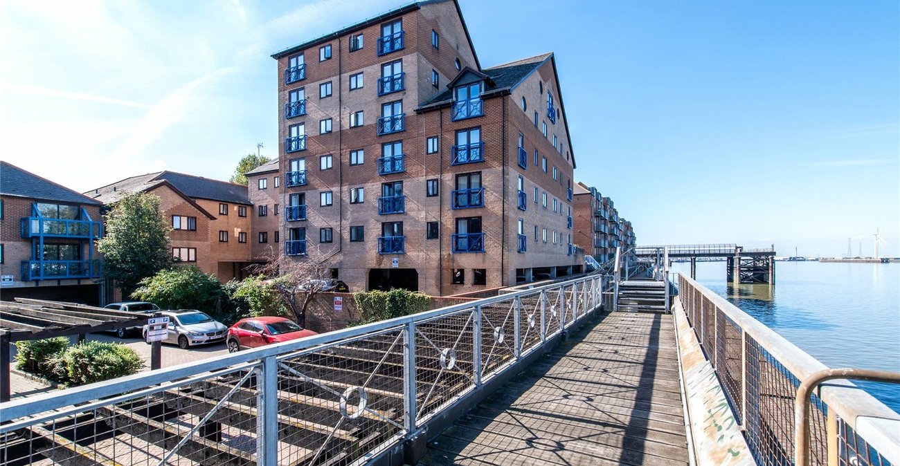 2 bedroom property for sale in West Street | Robinson Michael & Jackson