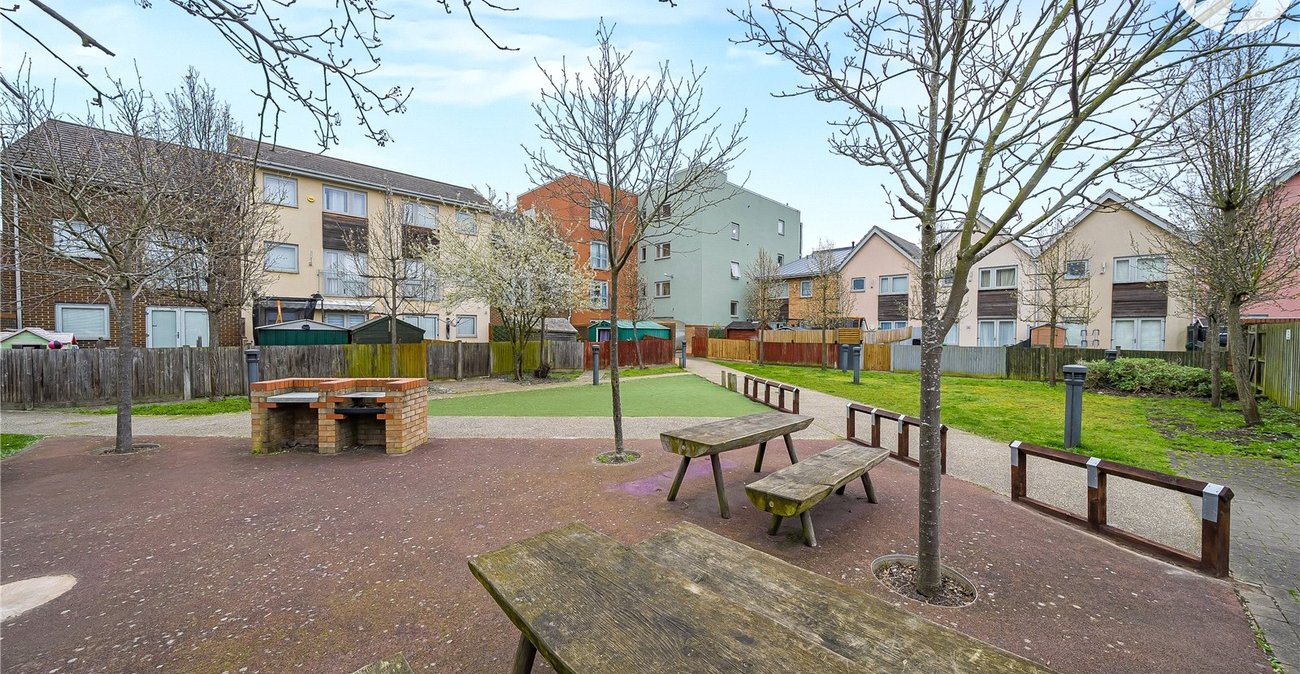 2 bedroom property for sale in Dartford | Robinson Jackson