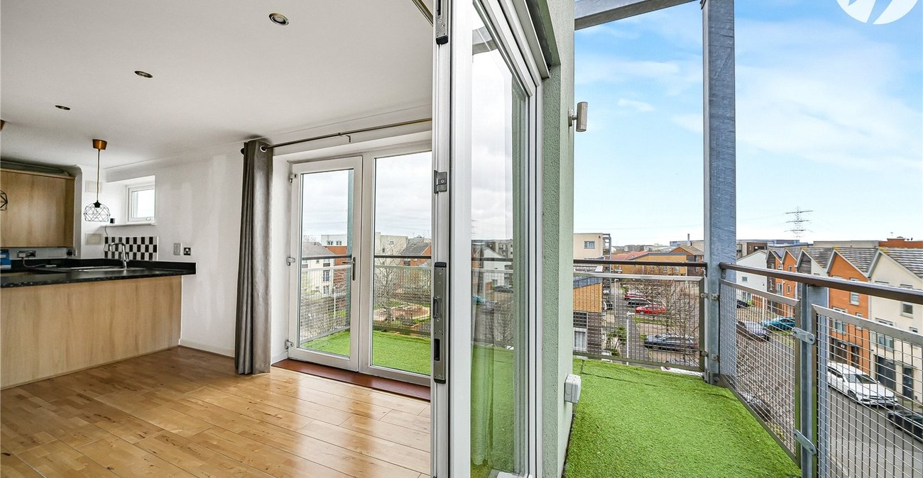 2 bedroom property for sale in Dartford | Robinson Jackson