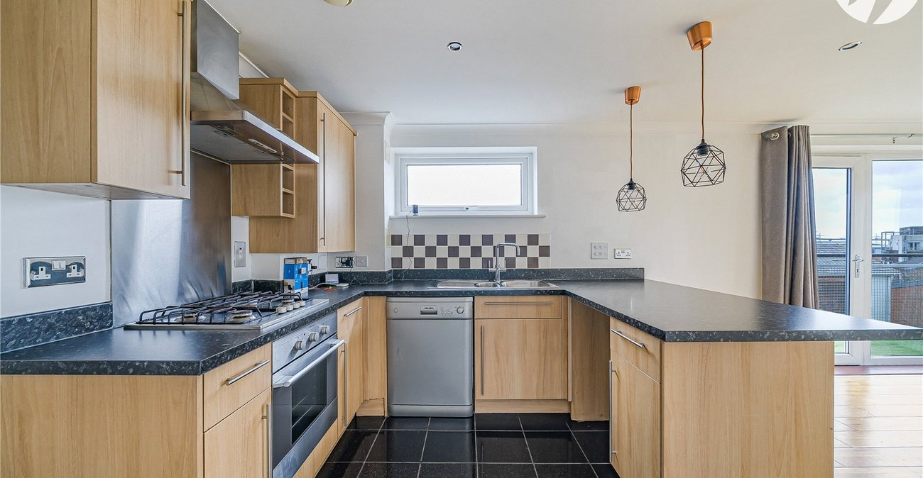 2 bedroom property for sale in Dartford | Robinson Jackson