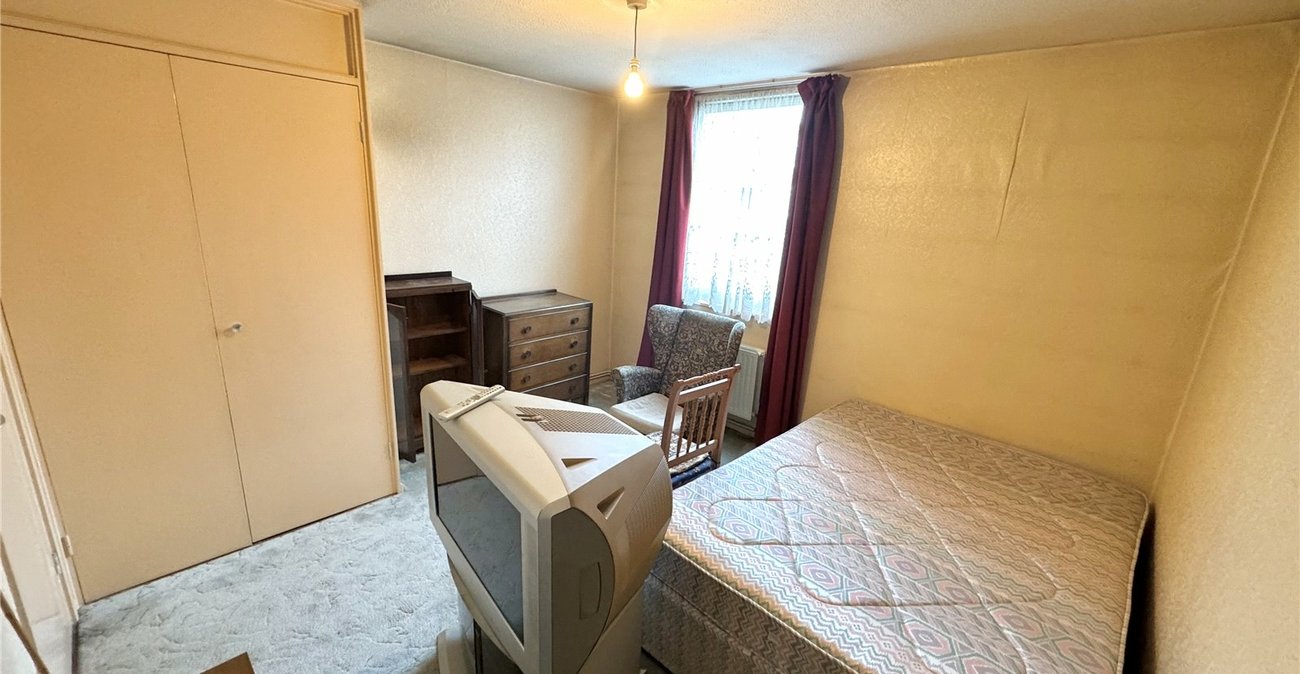 3 bedroom property for sale in Thamesmead | Robinson Jackson