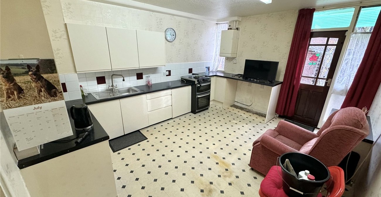 3 bedroom property for sale in Thamesmead | Robinson Jackson