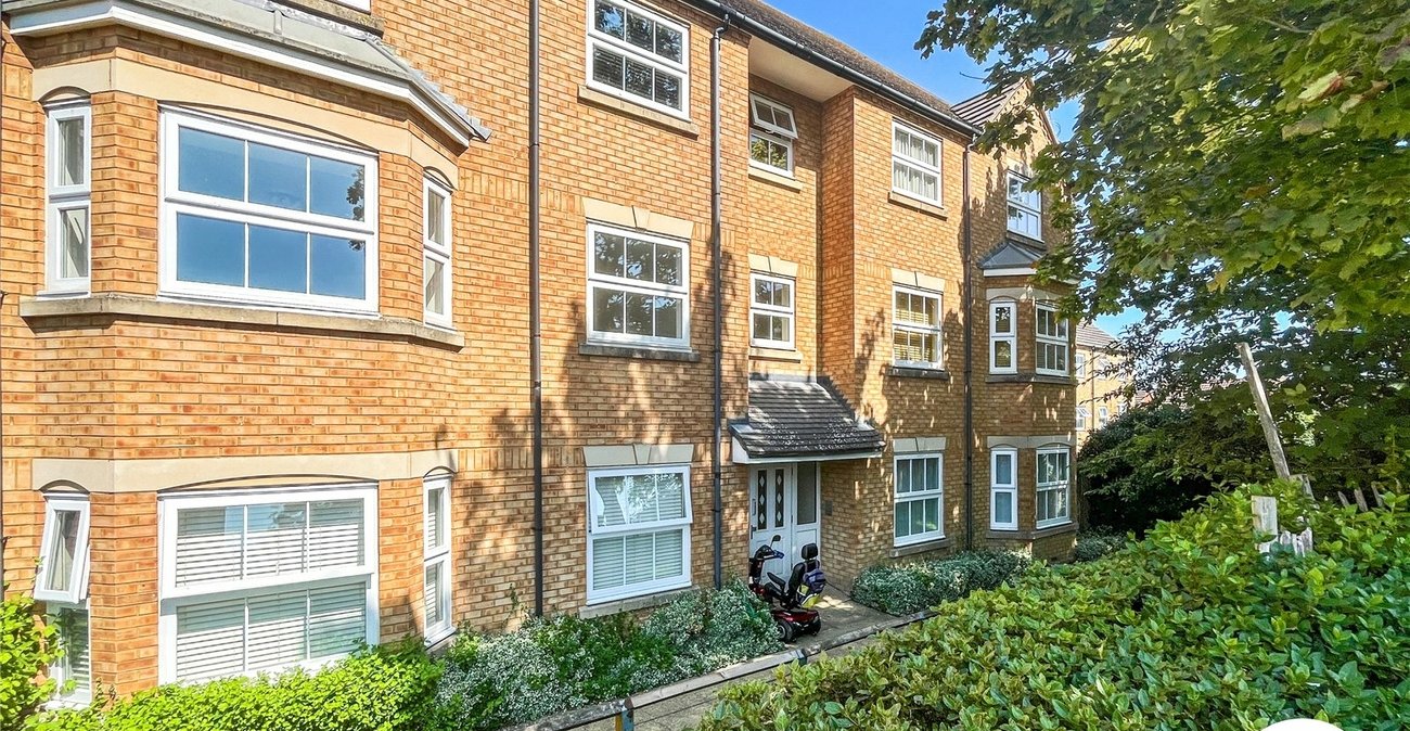 2 bedroom property for sale in Kemsley | Robinson Michael & Jackson