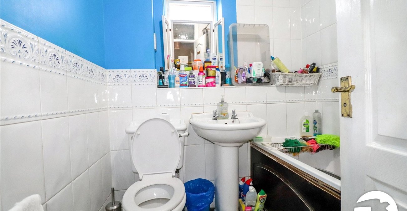 4 bedroom house for sale in London | Robinson Jackson