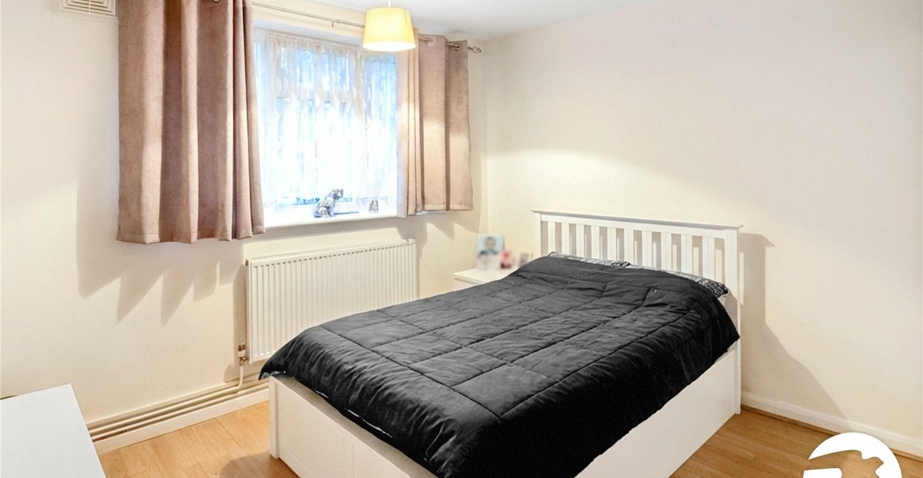 2 bedroom property for sale in Hurst Lane | Robinson Jackson