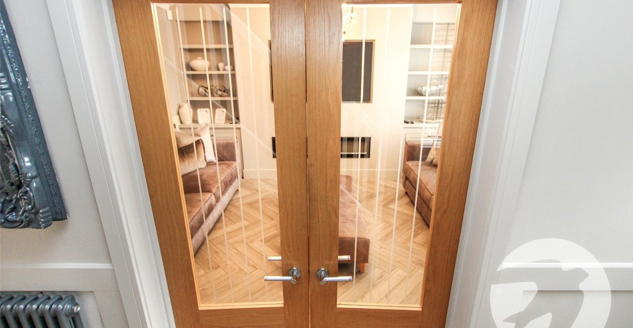 3 bedroom house for sale in London | Robinson Jackson