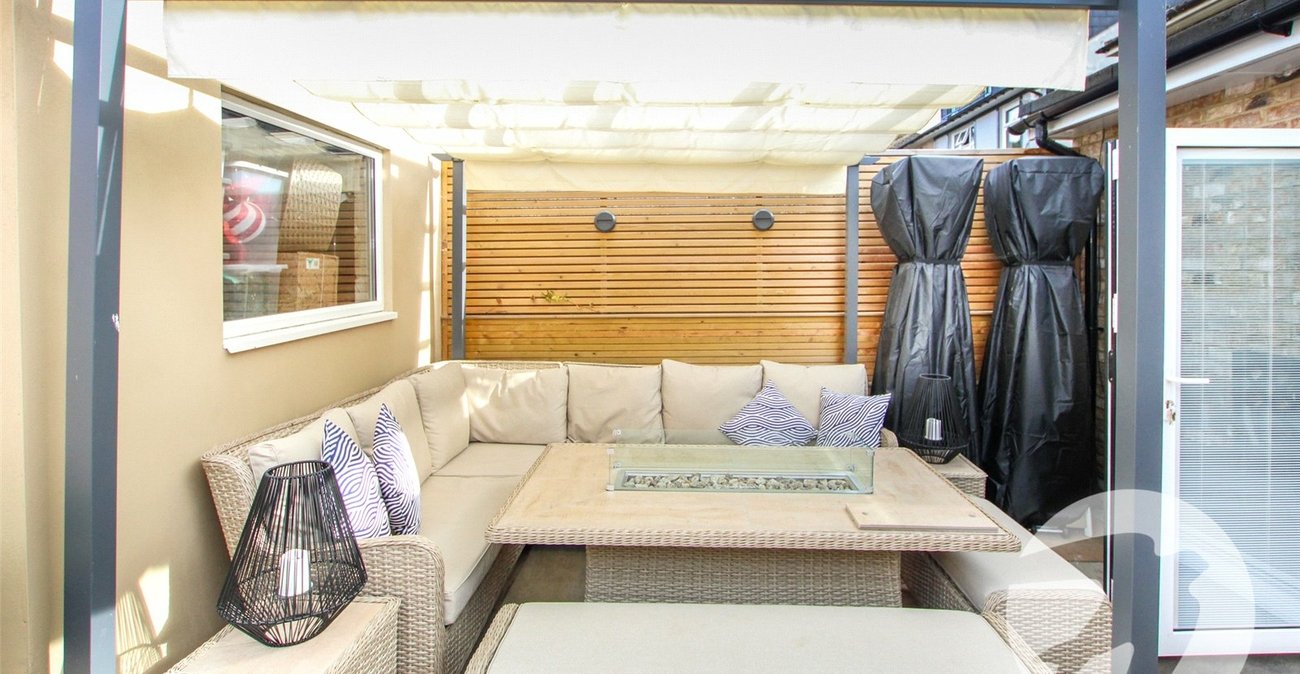 3 bedroom house for sale in London | Robinson Jackson