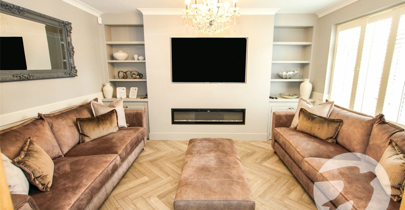 3 bedroom house for sale in London | Robinson Jackson