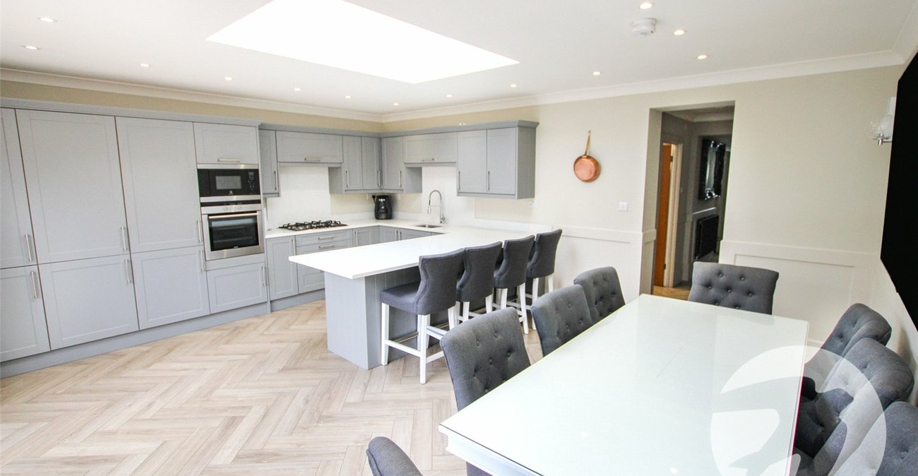 3 bedroom house for sale in London | Robinson Jackson