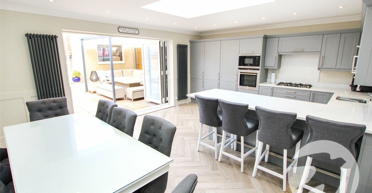 3 bedroom house for sale in London | Robinson Jackson