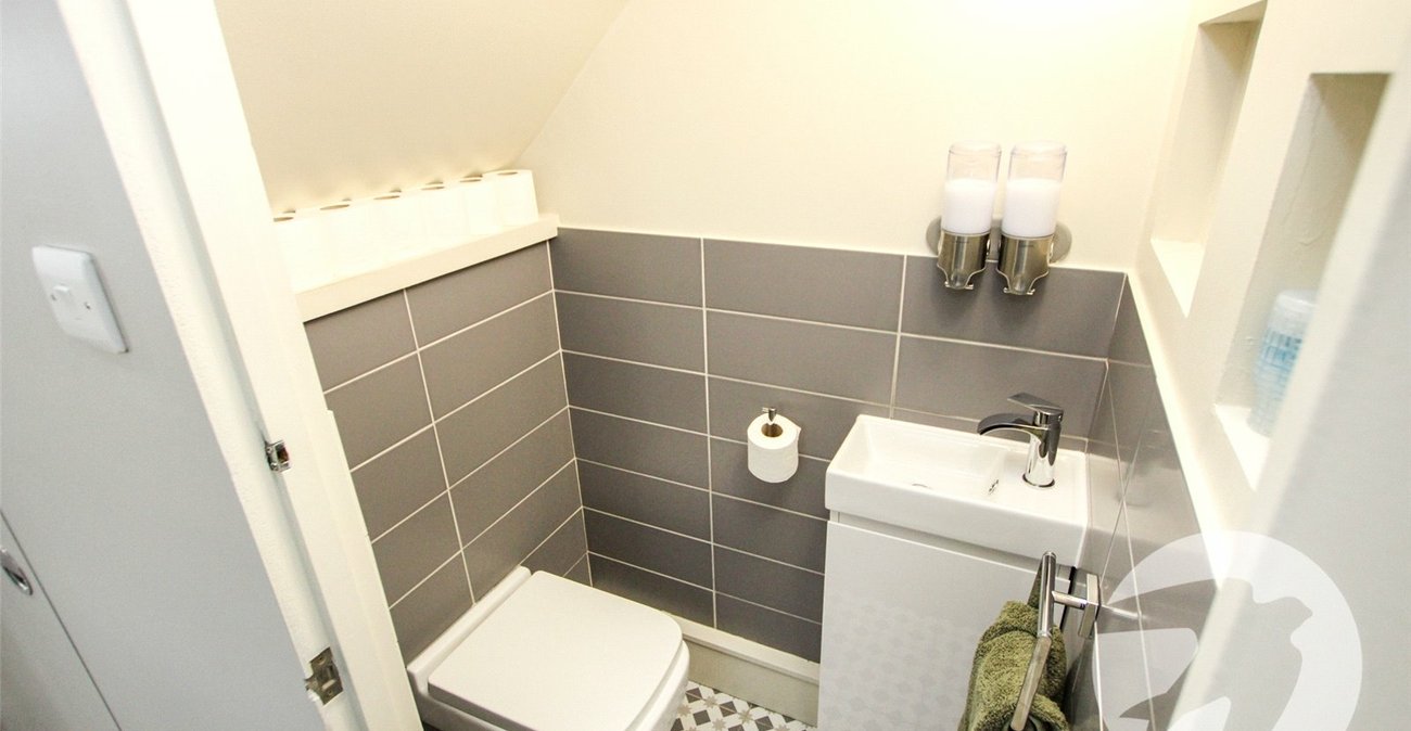 3 bedroom house for sale in London | Robinson Jackson