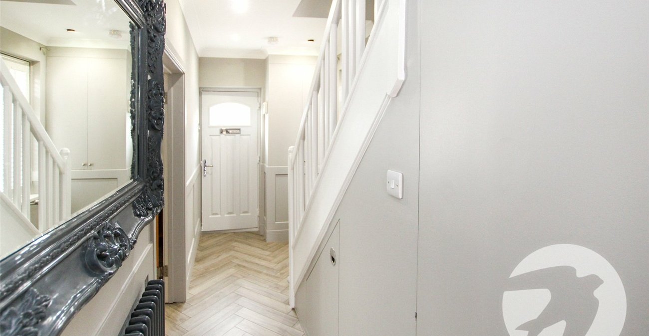 3 bedroom house for sale in London | Robinson Jackson