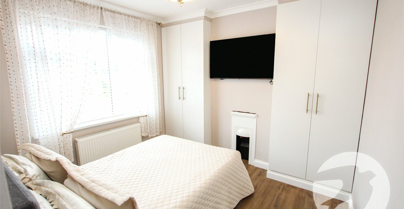 3 bedroom house for sale in London | Robinson Jackson