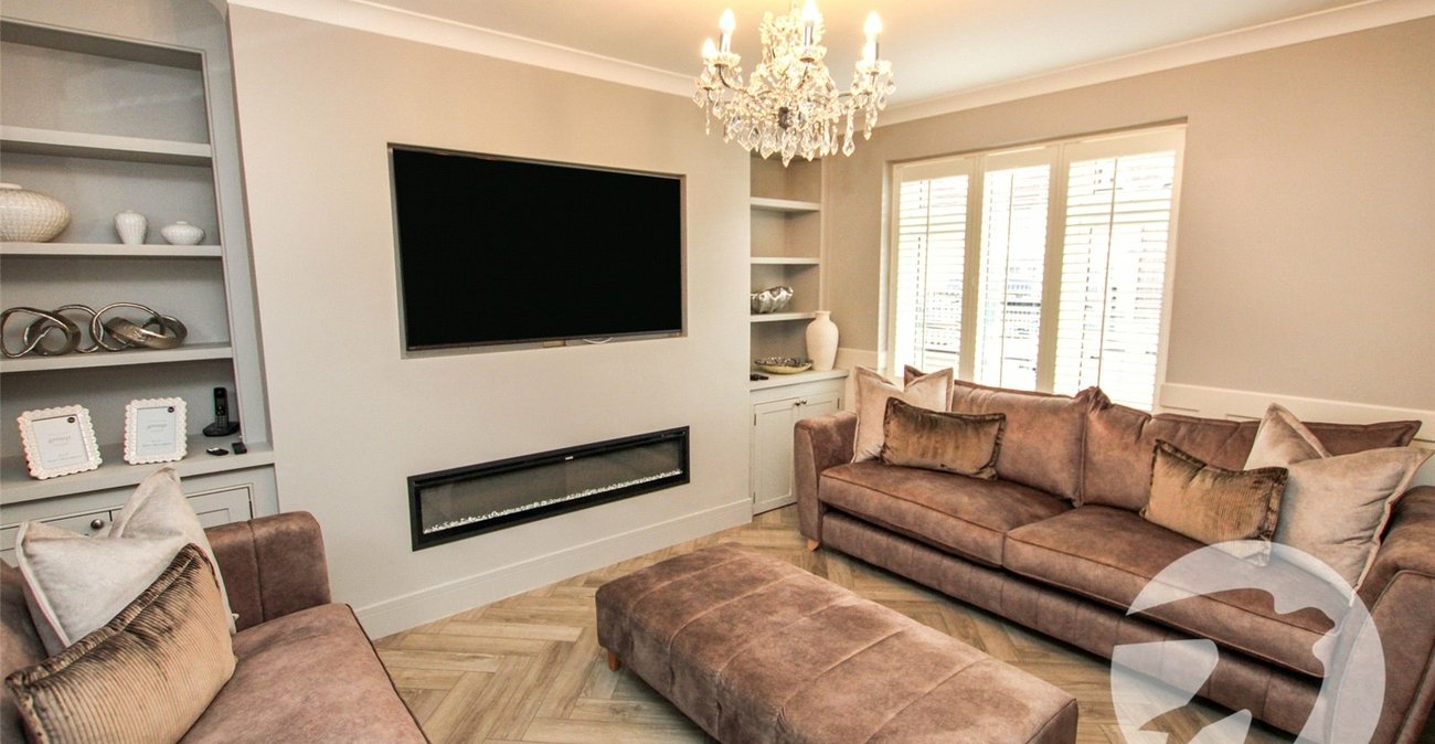 3 bedroom house for sale in London | Robinson Jackson