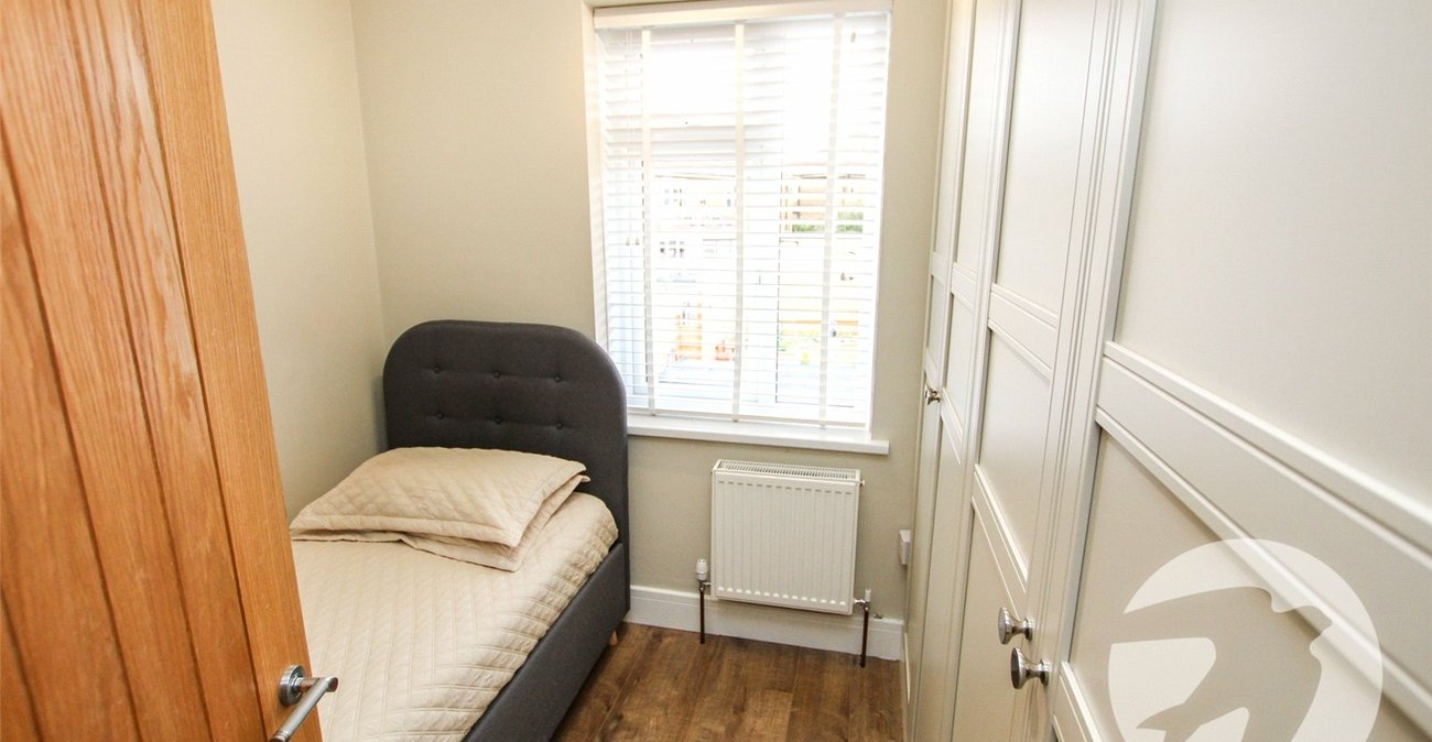 3 bedroom house for sale in London | Robinson Jackson