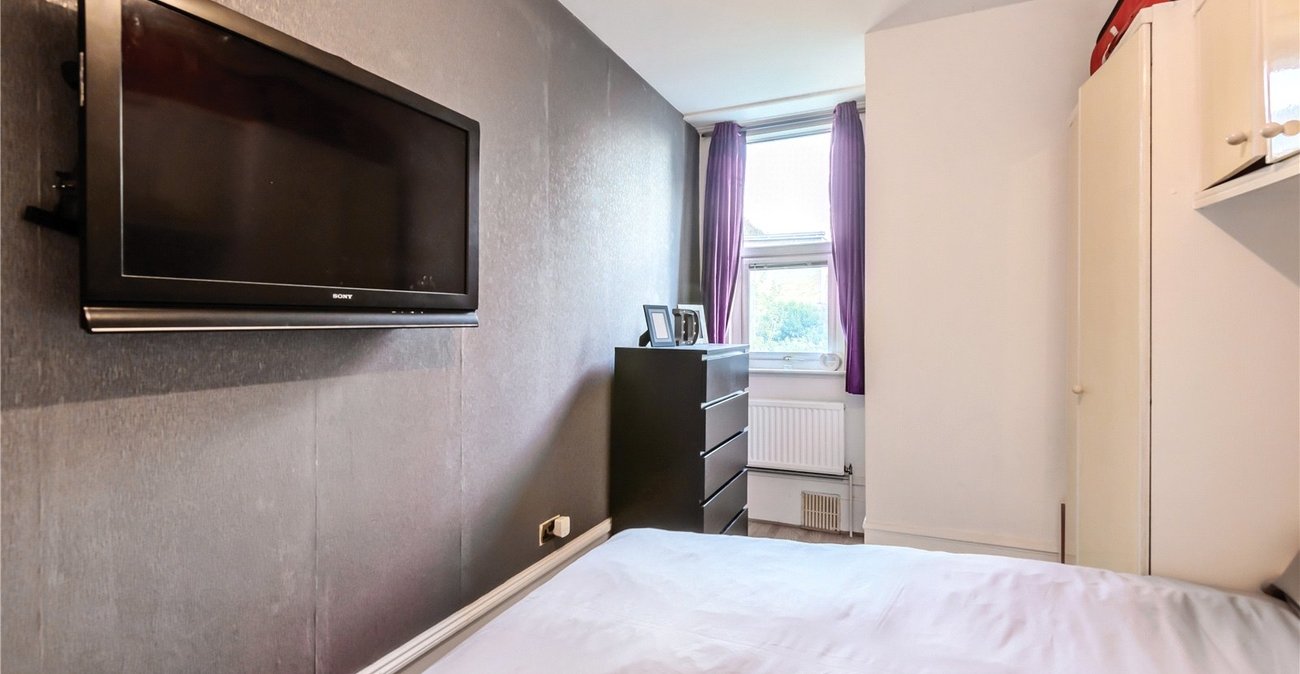 2 bedroom property for sale in London | Robinson Jackson