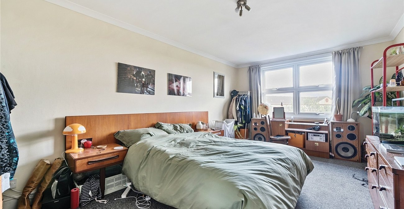 2 bedroom property for sale in London | Robinson Jackson