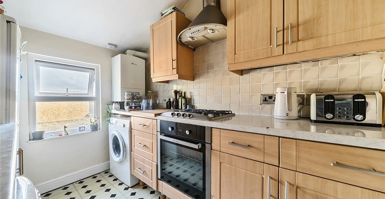 2 bedroom property for sale in London | Robinson Jackson