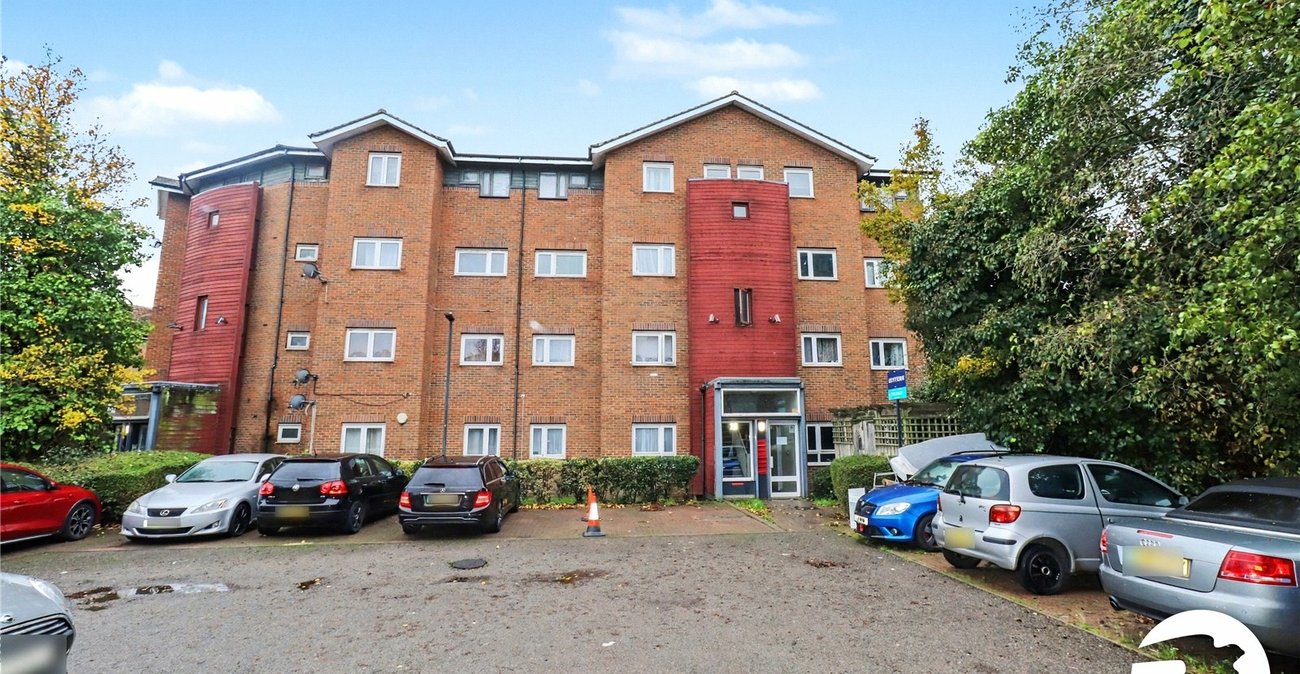 2 bedroom property for sale in London | Robinson Jackson