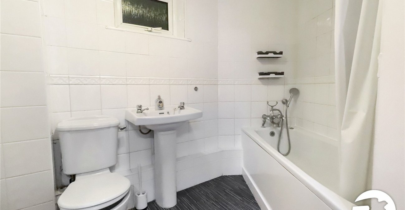 2 bedroom property for sale in London | Robinson Jackson