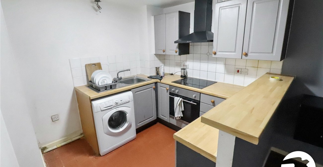 2 bedroom property for sale in London | Robinson Jackson