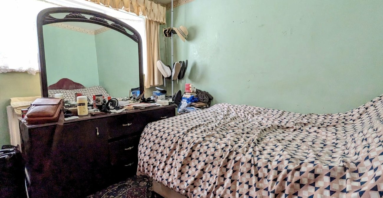 2 bedroom property for sale in London | Robinson Jackson