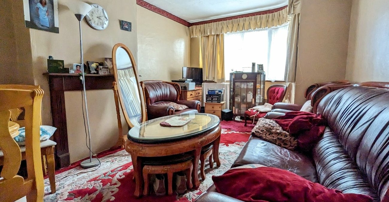 2 bedroom property for sale in London | Robinson Jackson