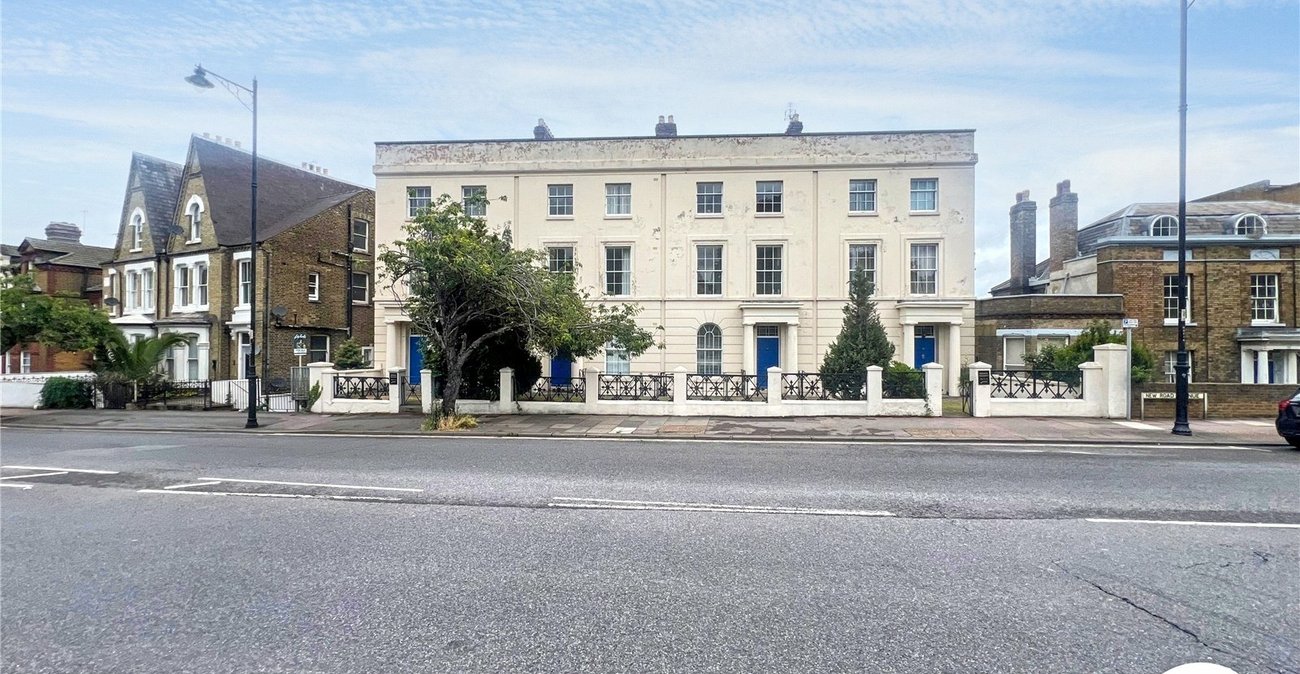 1 bedroom property for sale in 1-4 New Road Avenue | Robinson Michael & Jackson