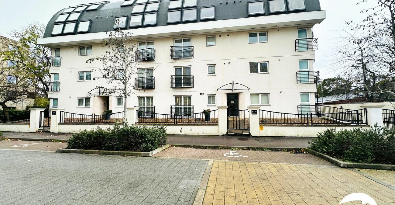 2 bedroom property for sale in London | Robinson Jackson