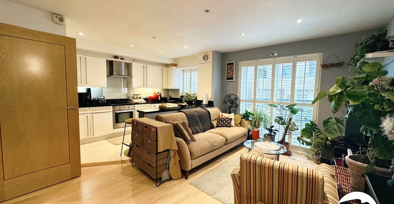 2 bedroom property for sale in London | Robinson Jackson