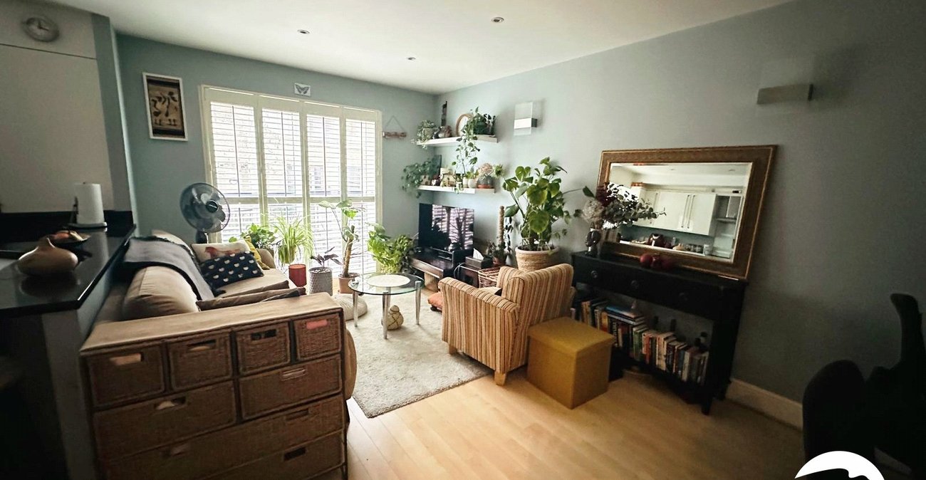 2 bedroom property for sale in London | Robinson Jackson