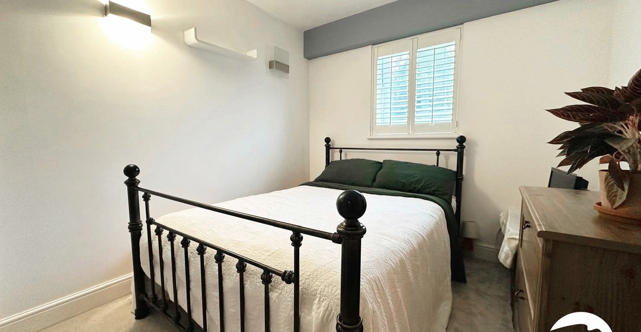2 bedroom property for sale in London | Robinson Jackson