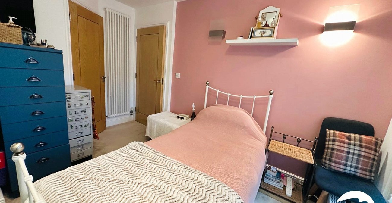 2 bedroom property for sale in London | Robinson Jackson