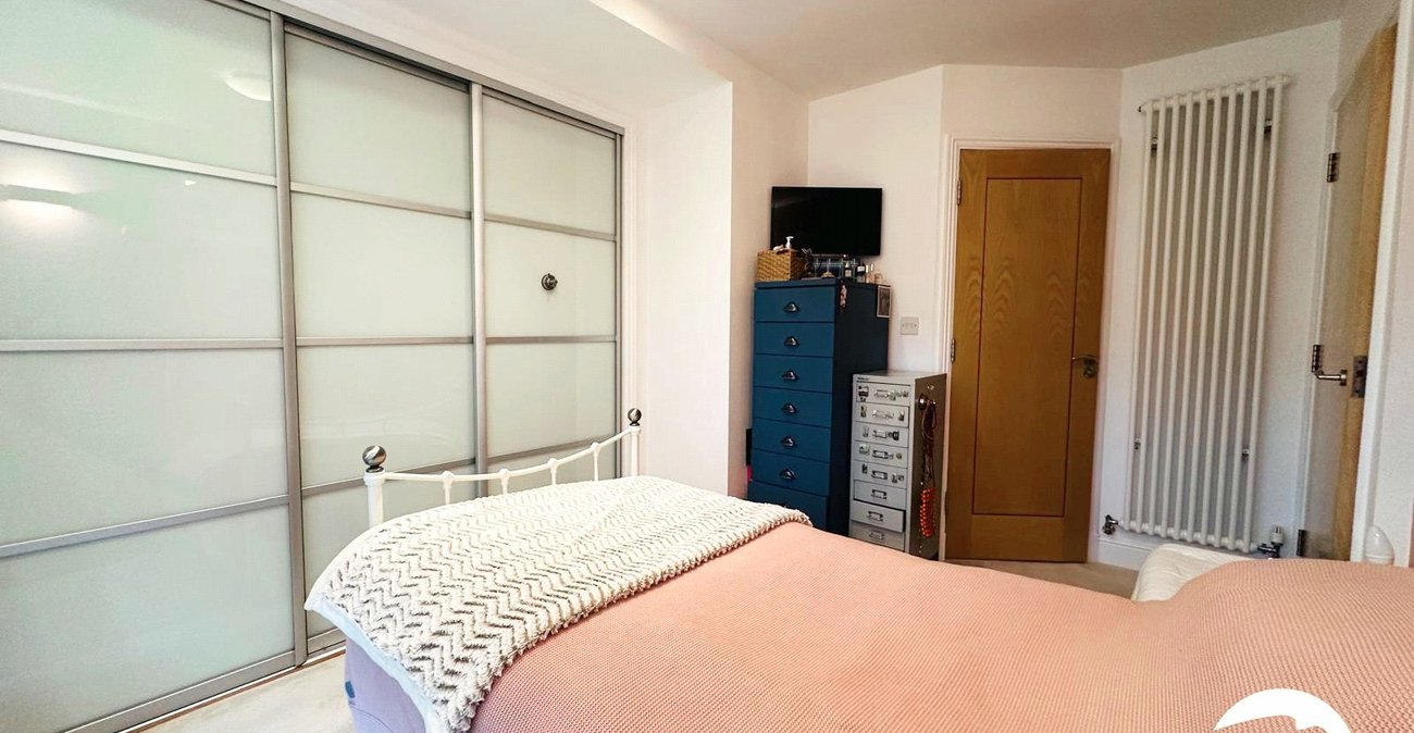 2 bedroom property for sale in London | Robinson Jackson