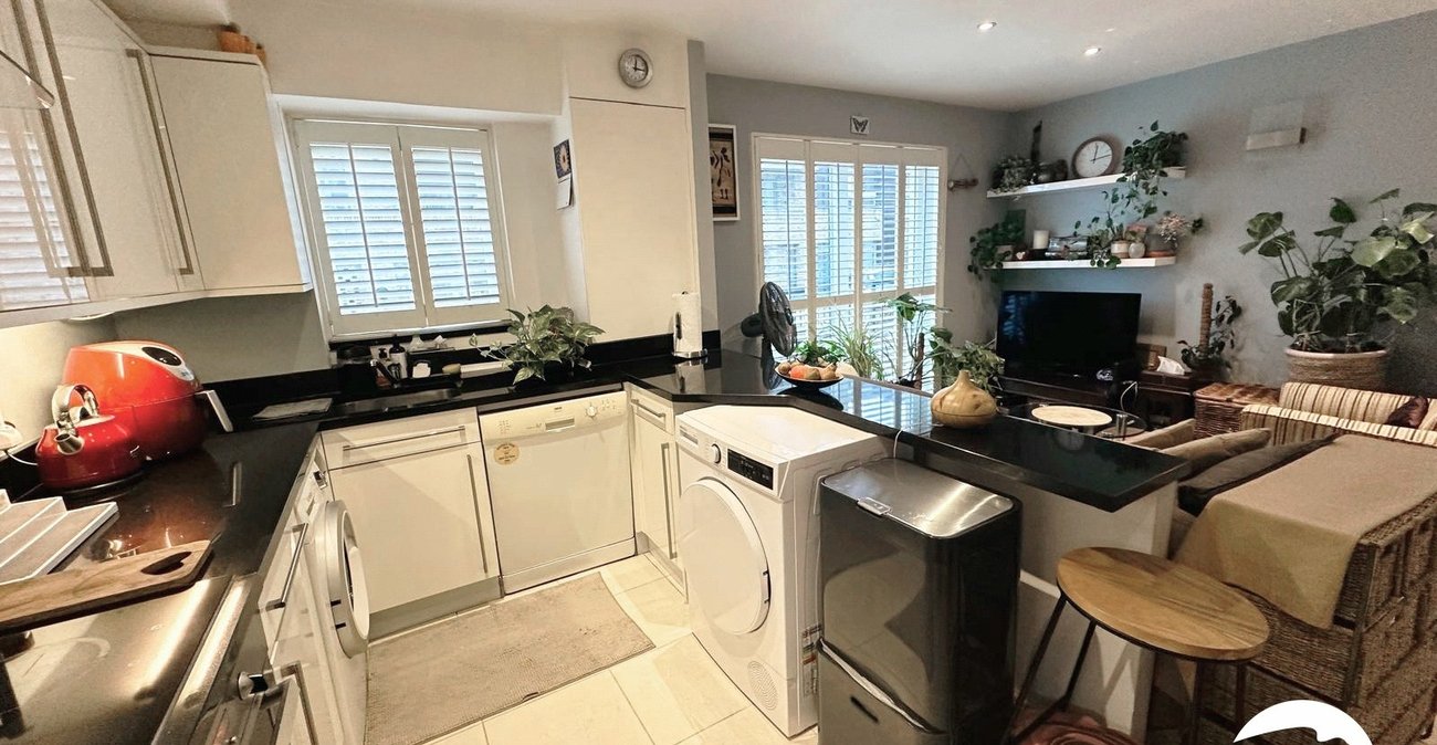 2 bedroom property for sale in London | Robinson Jackson