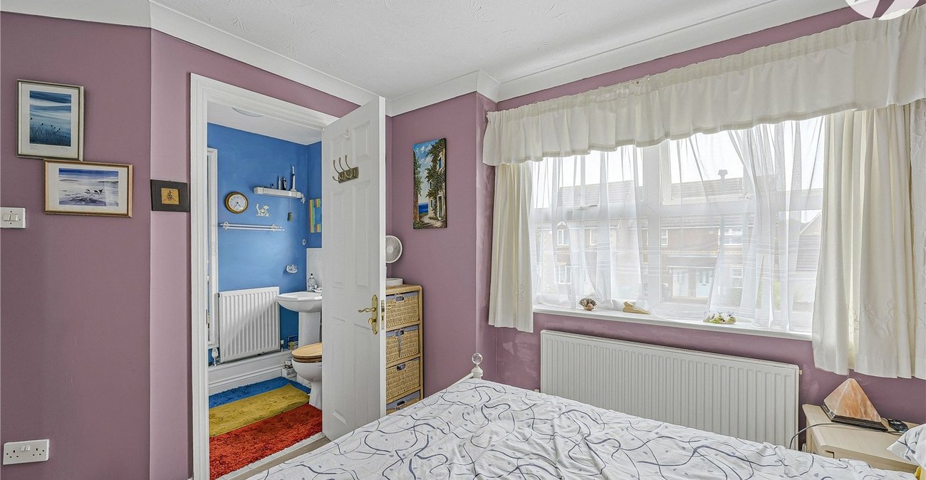 3 bedroom house for sale in London | Robinson Jackson