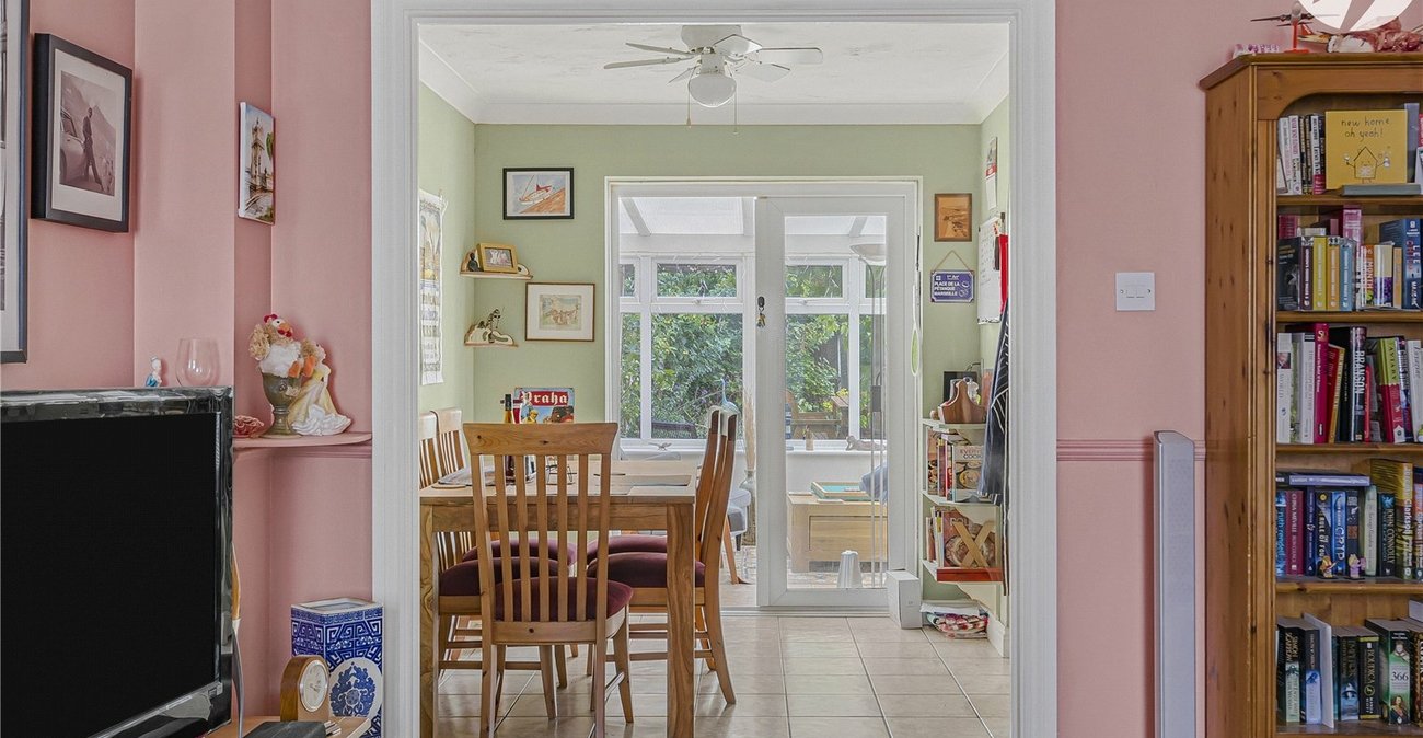 3 bedroom house for sale in London | Robinson Jackson