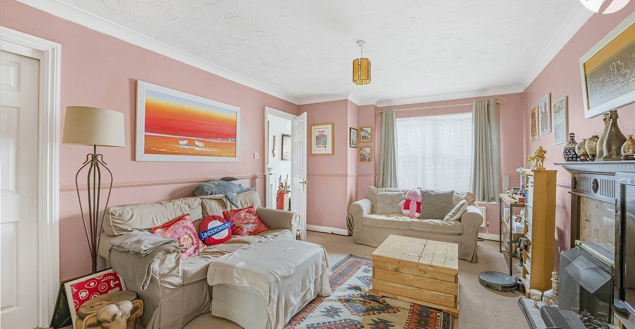 3 bedroom house for sale in London | Robinson Jackson