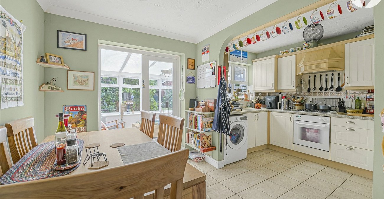 3 bedroom house for sale in London | Robinson Jackson