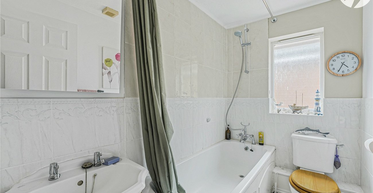 3 bedroom house for sale in London | Robinson Jackson