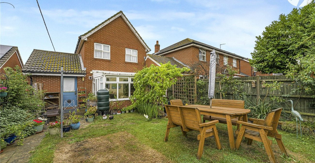 3 bedroom house for sale in London | Robinson Jackson