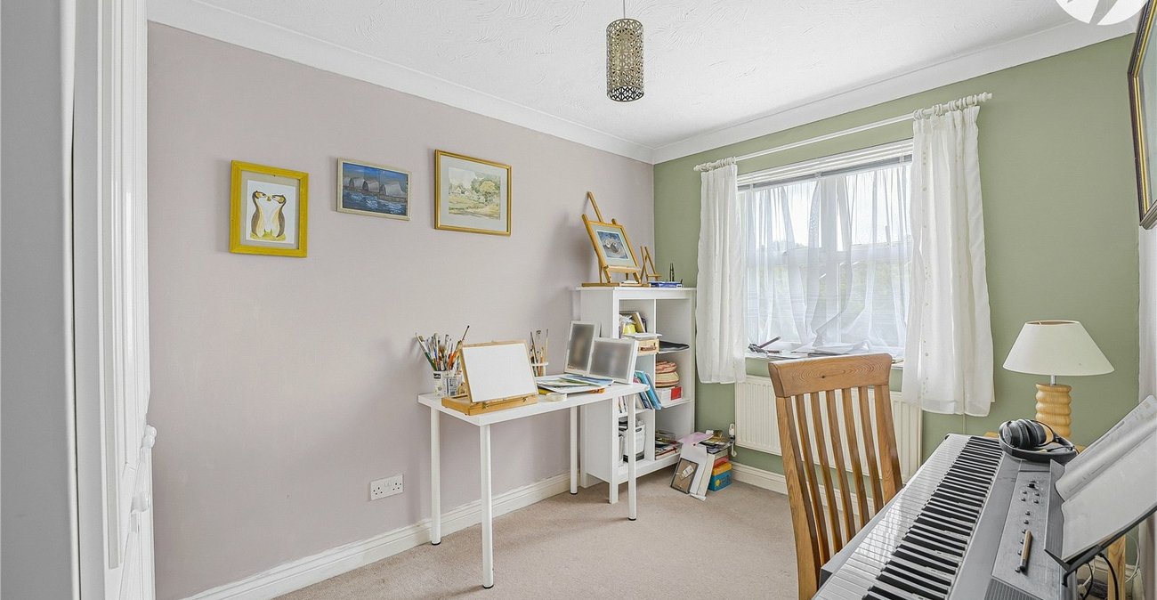 3 bedroom house for sale in London | Robinson Jackson