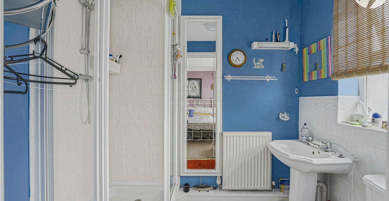 3 bedroom house for sale in London | Robinson Jackson