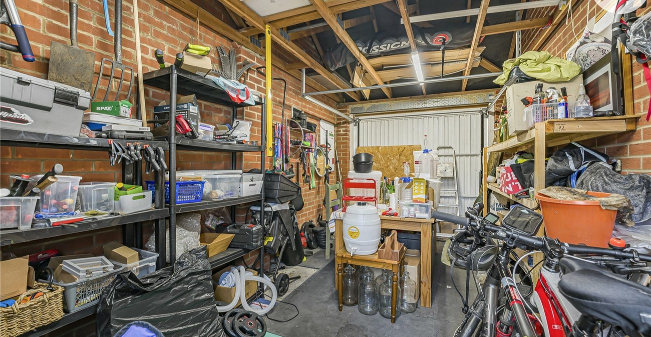 3 bedroom house for sale in London | Robinson Jackson