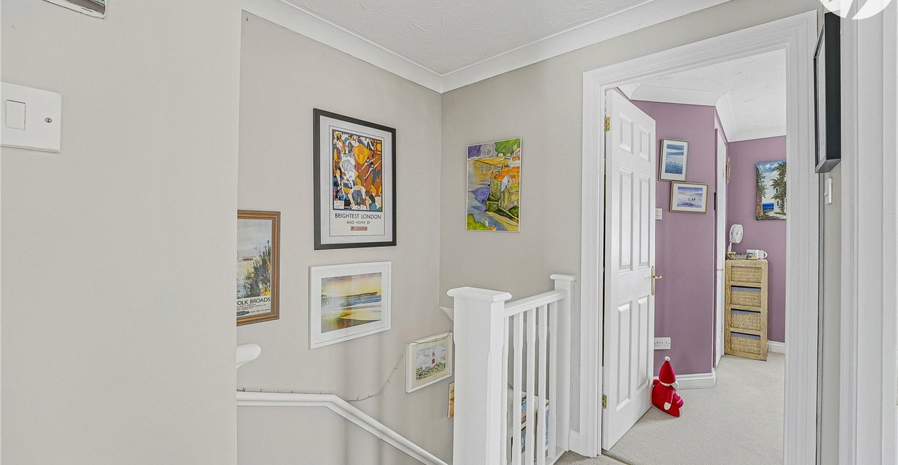 3 bedroom house for sale in London | Robinson Jackson