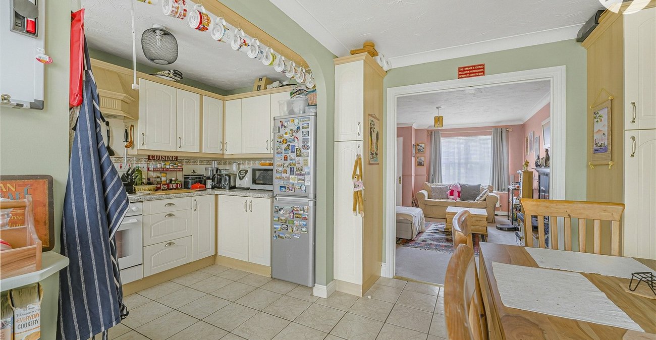 3 bedroom house for sale in London | Robinson Jackson