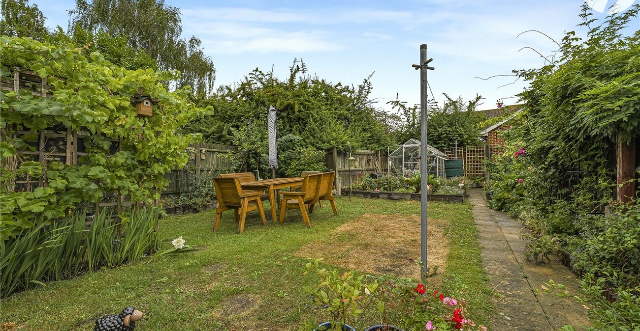 3 bedroom house for sale in London | Robinson Jackson